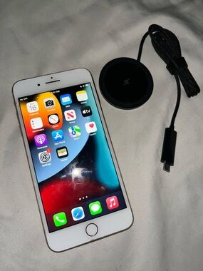 Apple iPhone 8 Plus Rose Gold 64GB with Black Charger Pad